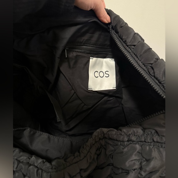 COS Oversized quilted crossbody - preowned - Picture 5 of 8